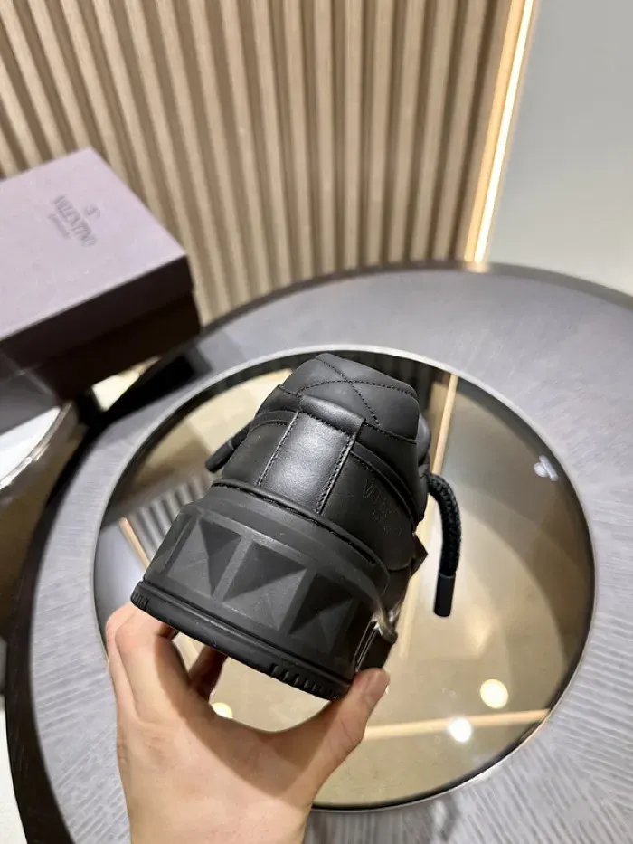 Valent1N0 Sneaker, alternate view