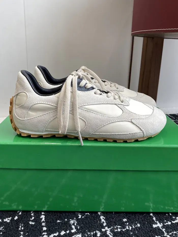 Bv Sneaker, alternate view