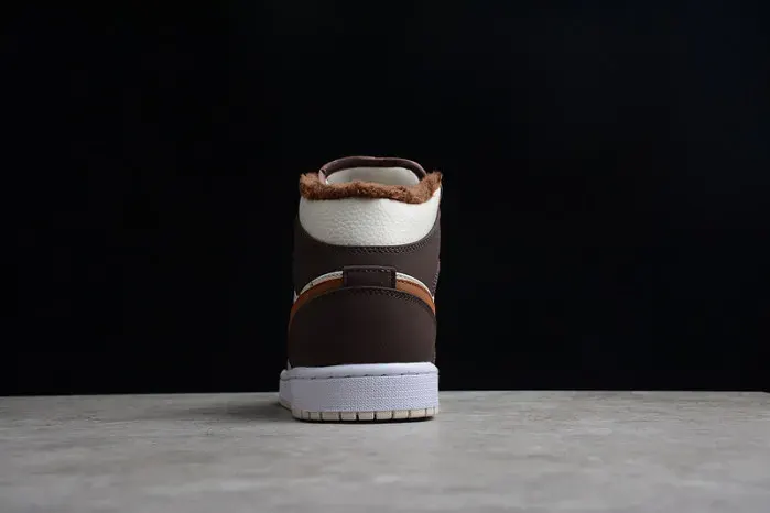 Air Jordan 1 Mid Do6699-200, alternate view