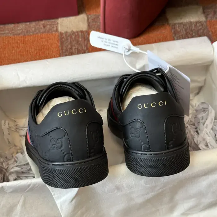 Gui Sneaker, alternate view