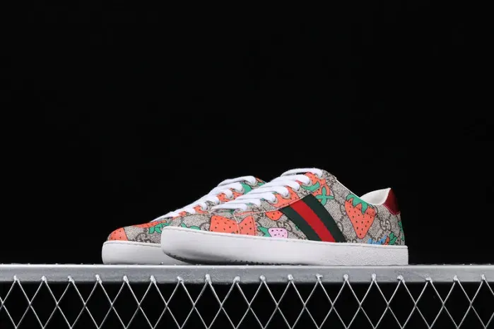 Gui Sneaker, alternate view