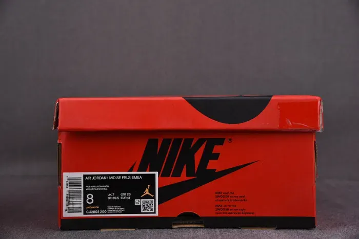 Air Jordan 1 Mid Se Fearless Ma1S0N Chateau Cu2803-200, alternate view