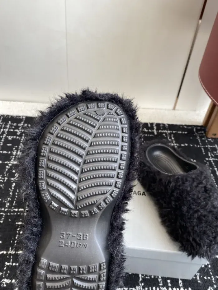 Bl Sandal, alternate view