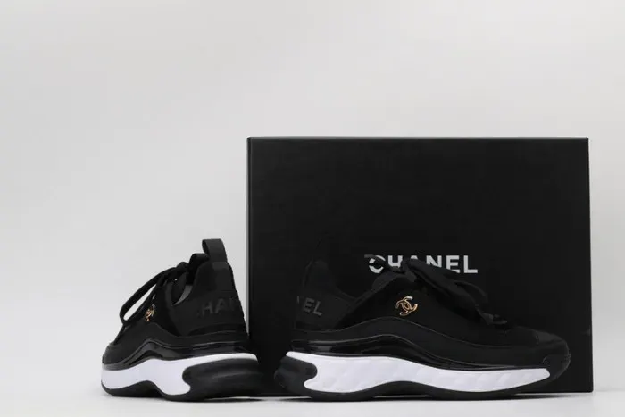 Cn Sneaker, alternate view