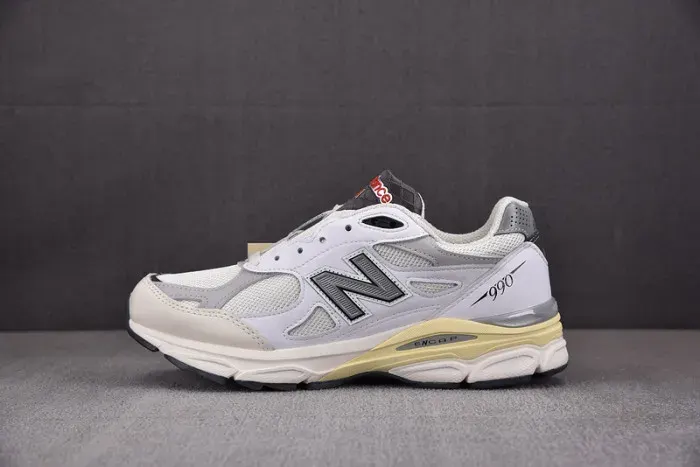 New Balance Sneaker