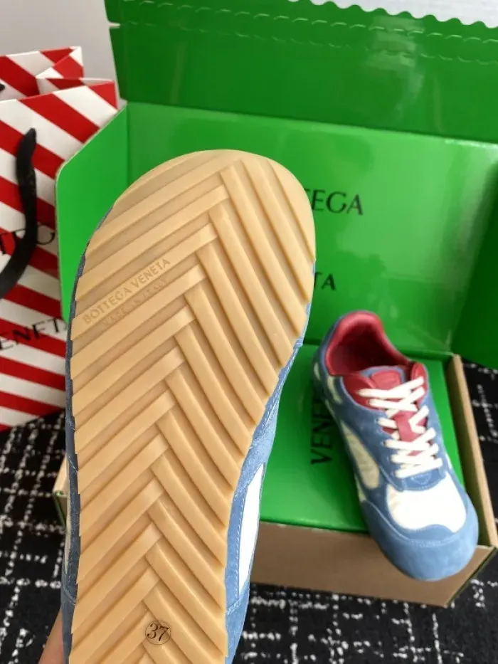 Bv Sneaker, alternate view