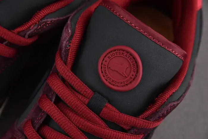 Riot Skateshop X Nike Sb Dunk Low Fz1289-200, alternate view