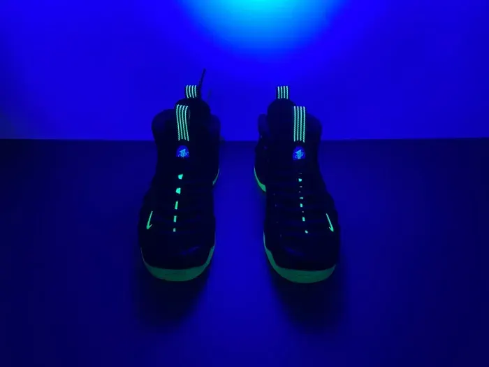 Nike Air Foamposite One Black Volt Hf2902-001, alternate view