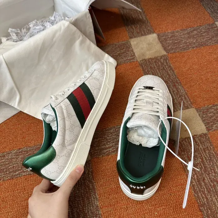 Gui Sneaker, alternate view