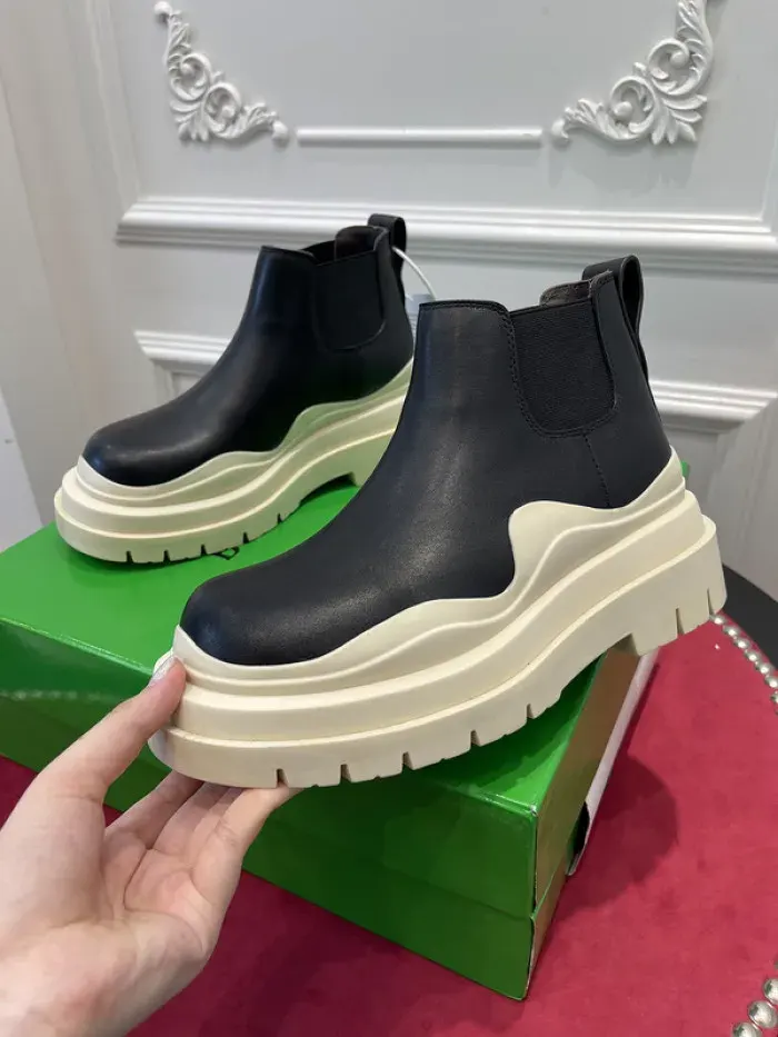 Bv Boots, alternate view