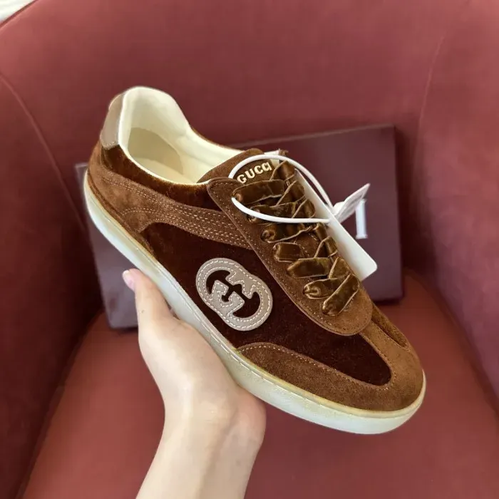 Gui Sneaker, alternate view