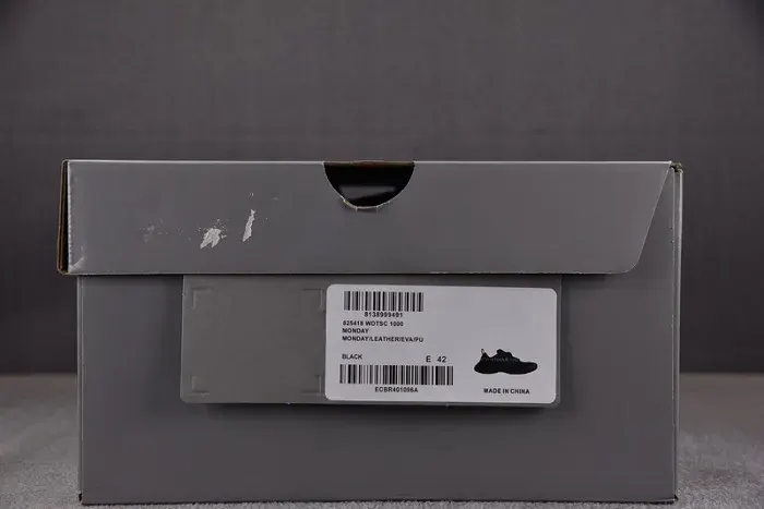 Balenciaga Sneaker, alternate view