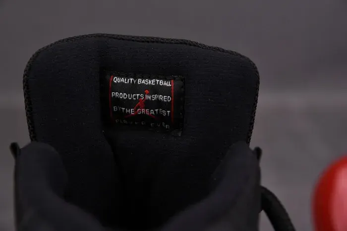 Air Jordan 11 Retro Playoffs Bred (2019) 378037-061, alternate view