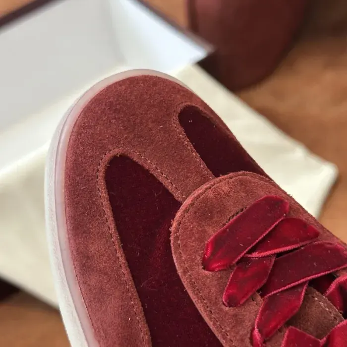 Gui Sneaker, alternate view