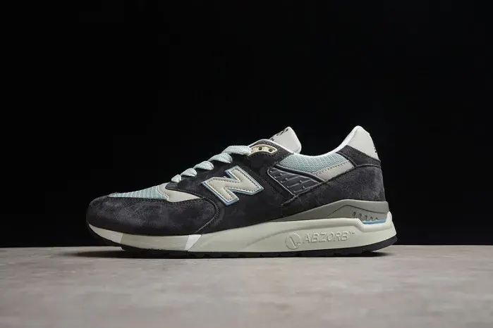 New Balance Sneaker