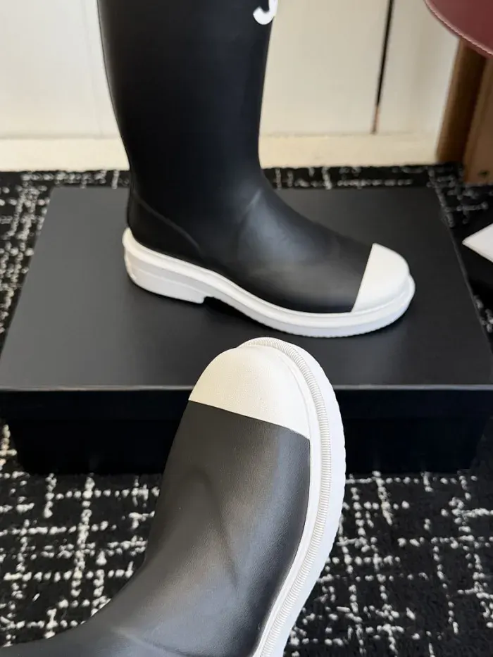 Cn Boots, alternate view