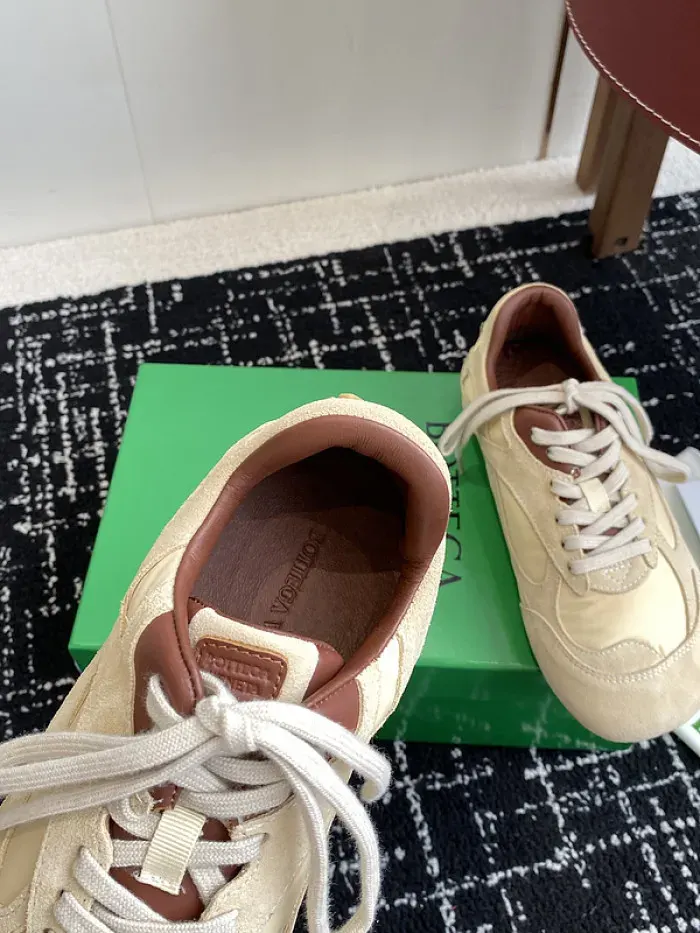 Bv Sneaker, alternate view
