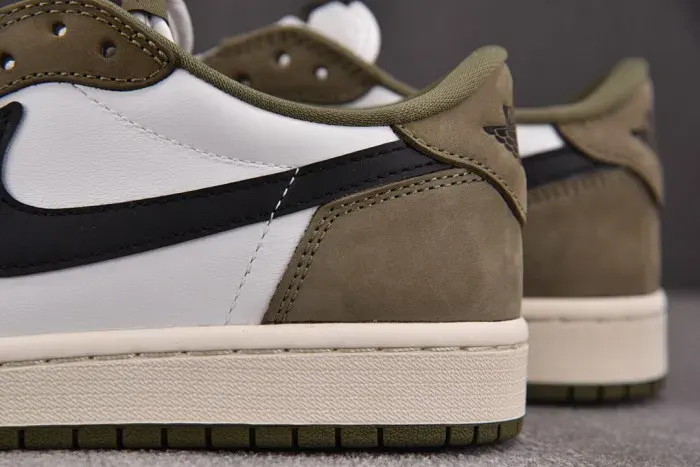 Air Jordan 1 Retro Low Og Medium Olive Hq6998-200, alternate view