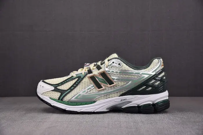 New Balance Sneaker