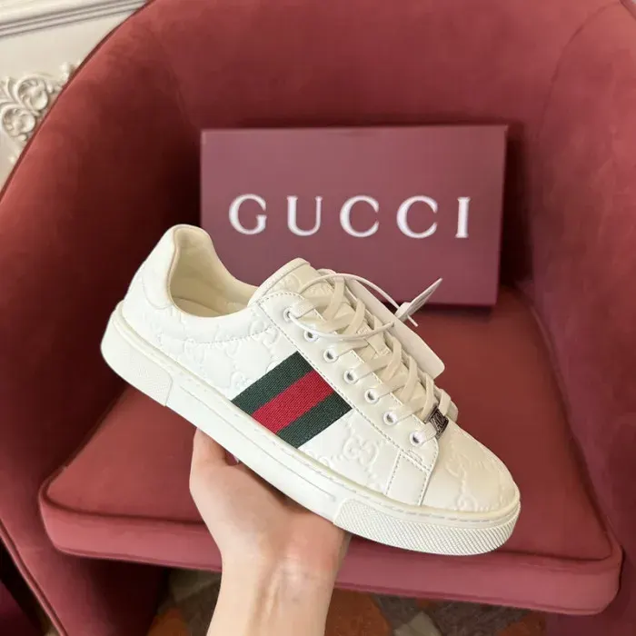 Gui Sneaker, alternate view