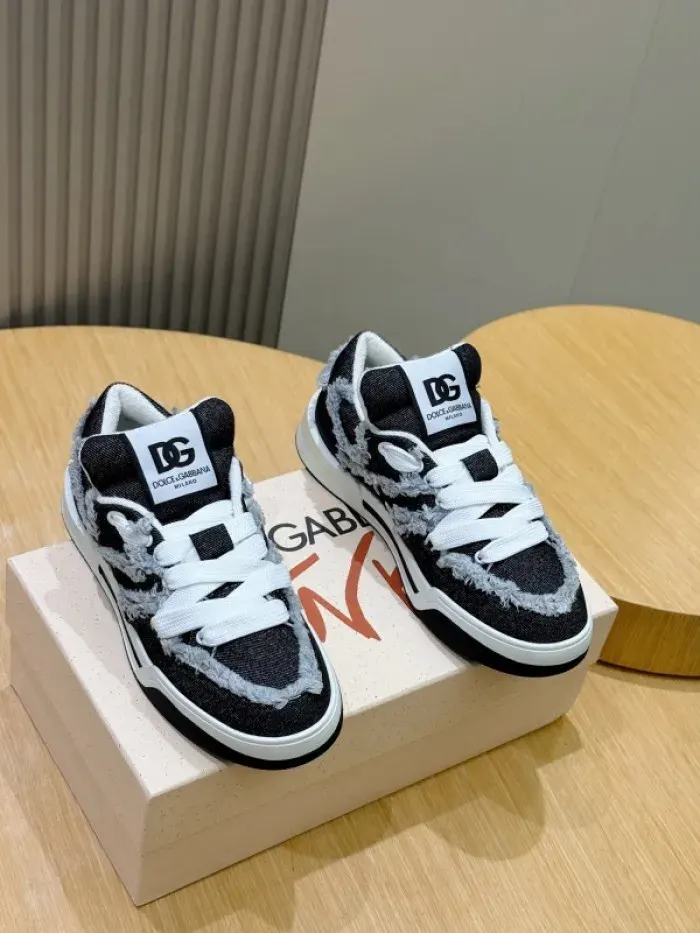 D&G Sneaker, alternate view