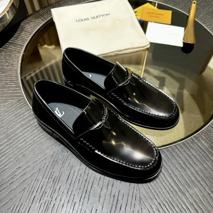 Louis Vuitton Sneaker, alternate view