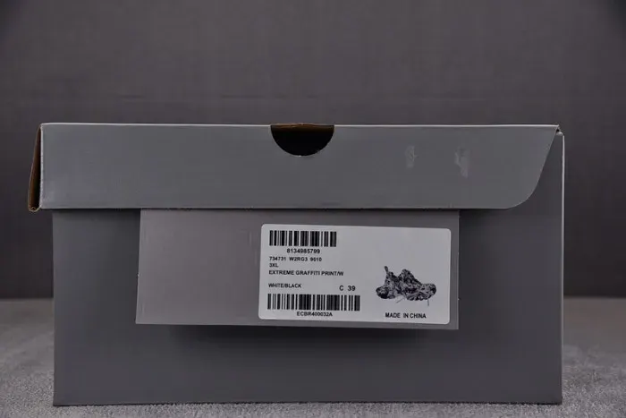Balenciaga Sneaker, alternate view