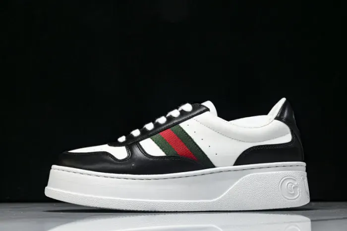 Gui Sneaker
