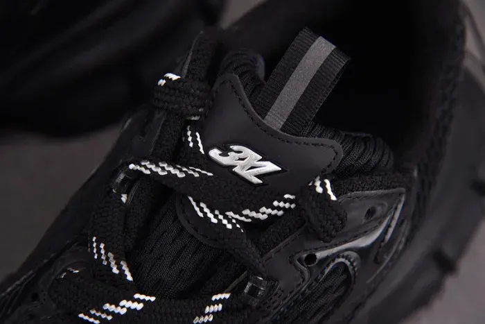 Balenciaga Sneaker, alternate view