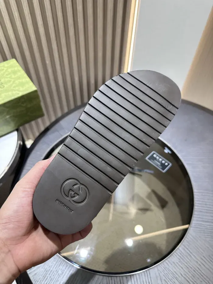 Gui Sandal, alternate view