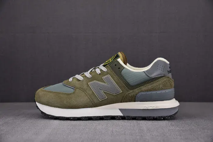 New Balance Sneaker