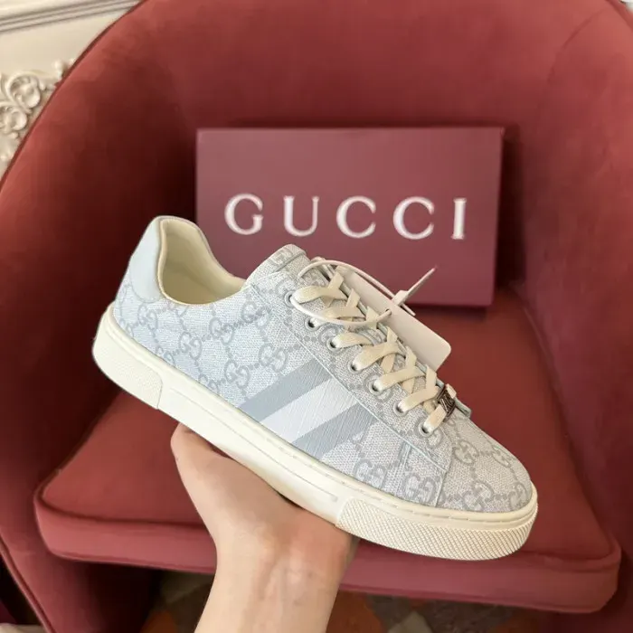 Gui Sneaker, alternate view