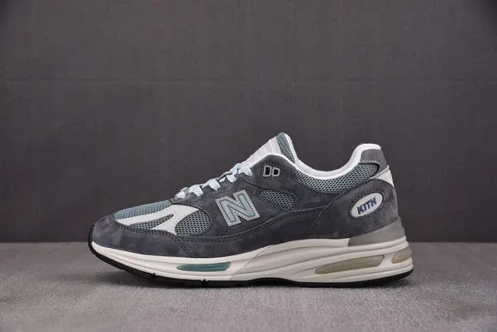 New Balance Sneaker