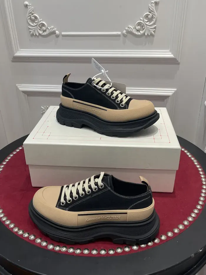 Alexander McQueen Sneaker