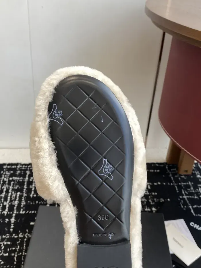 Cn Sandal, alternate view