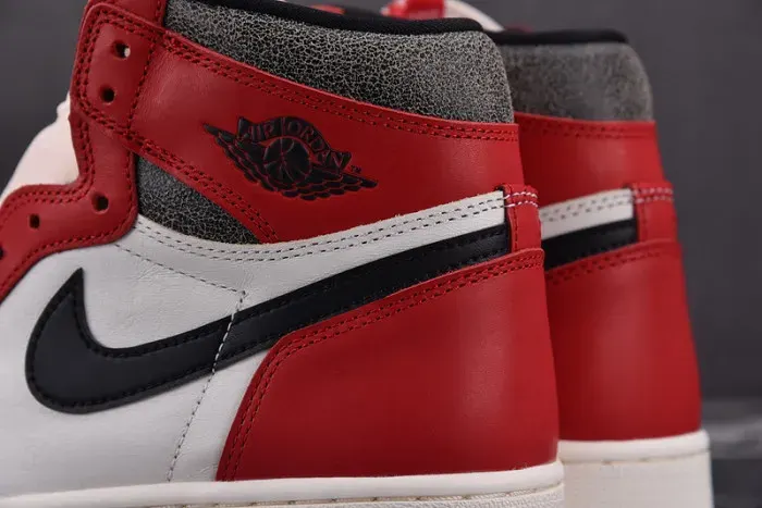 Air Jordan 1 Retro High Og Chicago Lost And Found Dz5485-612, alternate view