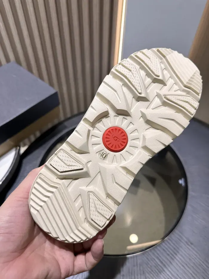 U&G Boot, alternate view