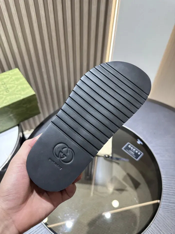 Gui Sandal, alternate view