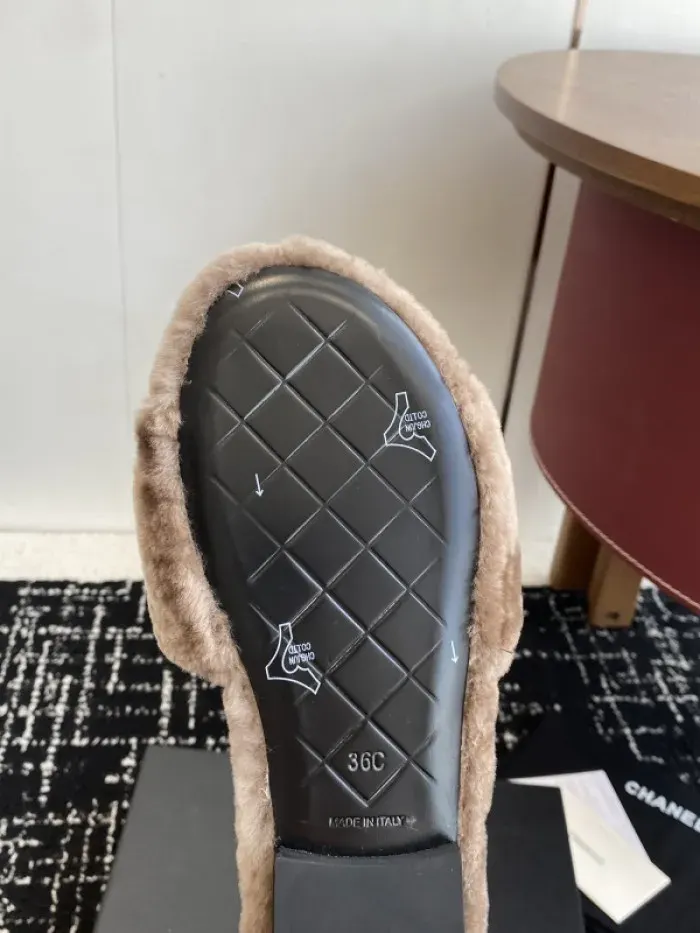 Cn Sandal, alternate view