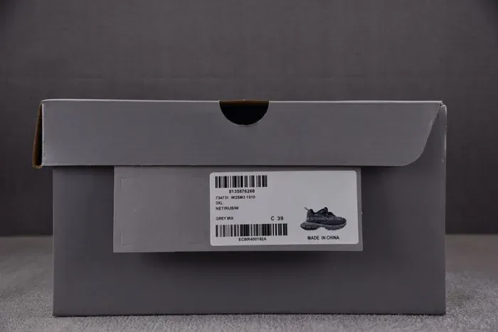 Balenciaga Sneaker, alternate view