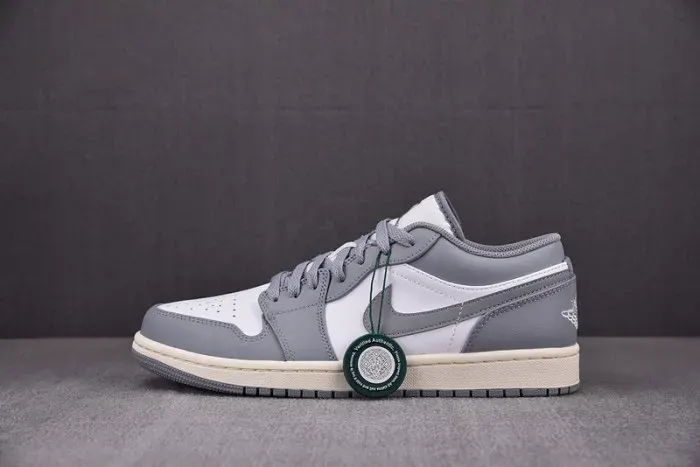 Air Jordan 1 Low“Stealth And White 553558-053