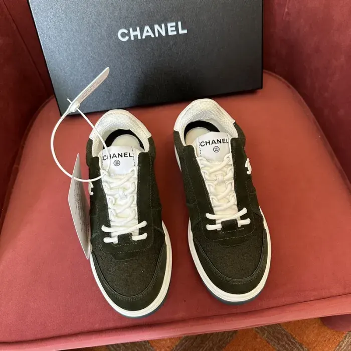 Cn Sneaker, alternate view