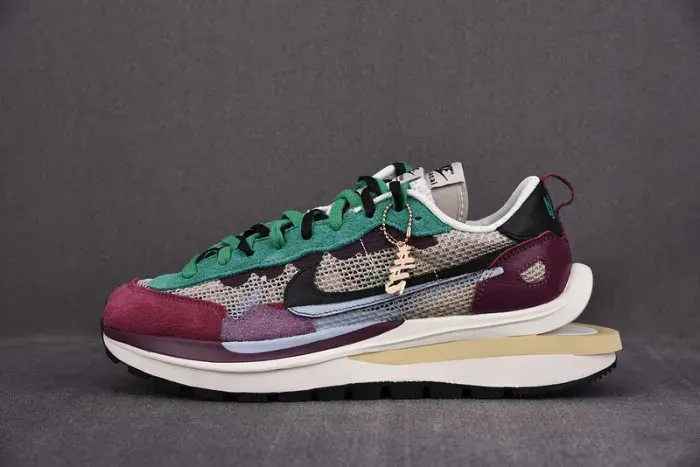 Sacai X Nike Vaporwaffle "String/Black Villain-Red" Dd3035-200