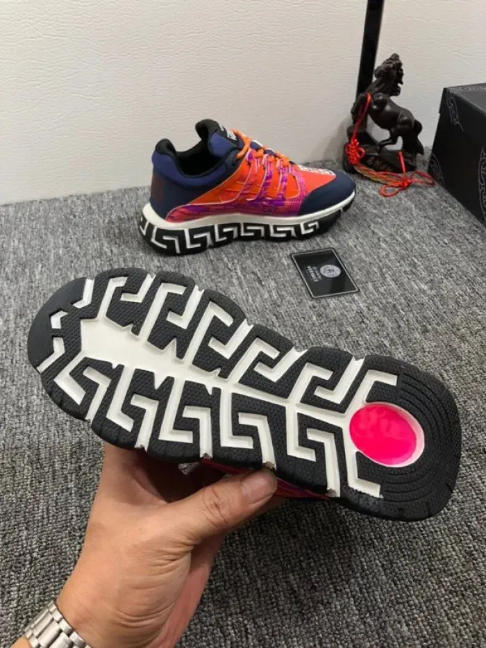 Vse Sneaker, alternate view