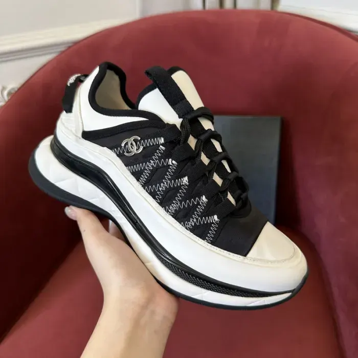 Cn Sneaker, alternate view