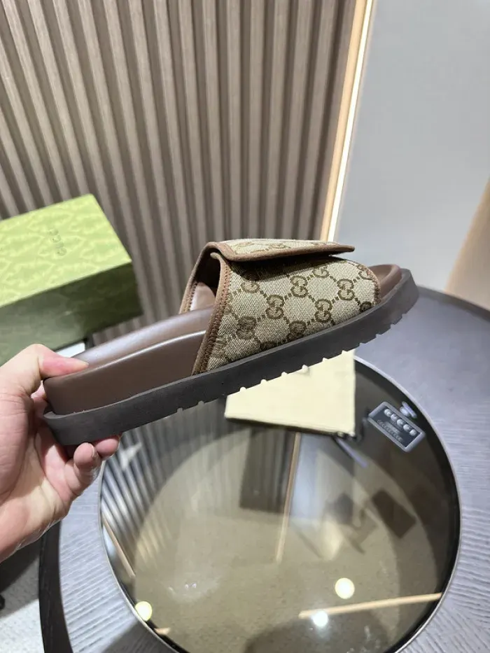 Gui Sandal, alternate view