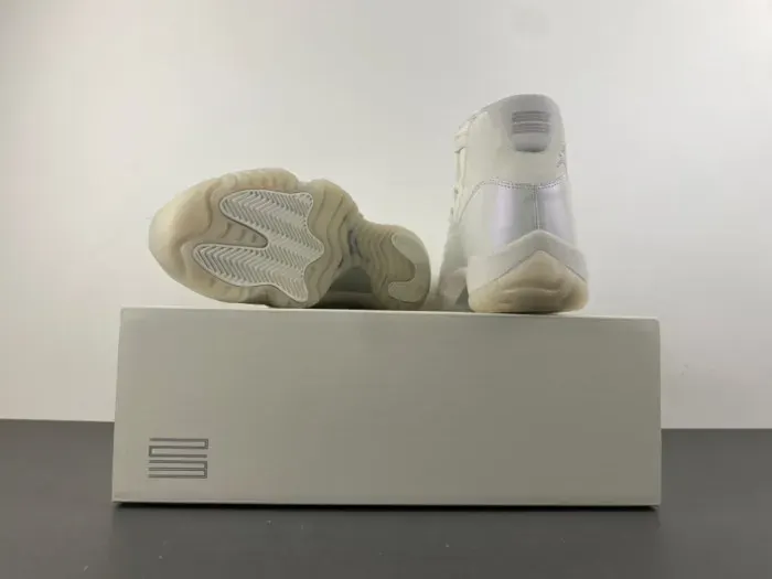 Air Jordan 11 Retro Grand Finale (Women’s) Ar0715-110, alternate view