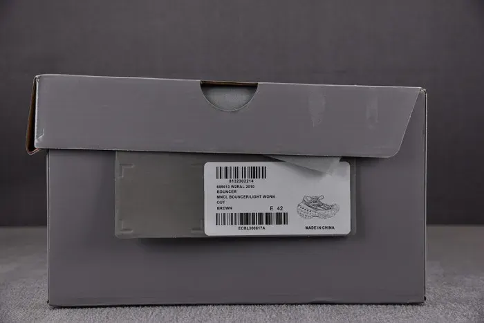 Balenciaga Sneaker, alternate view