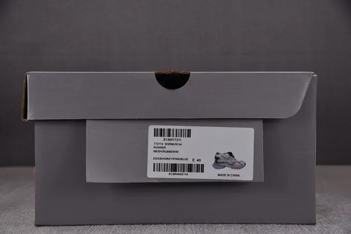 Balenciaga Sneaker, alternate view