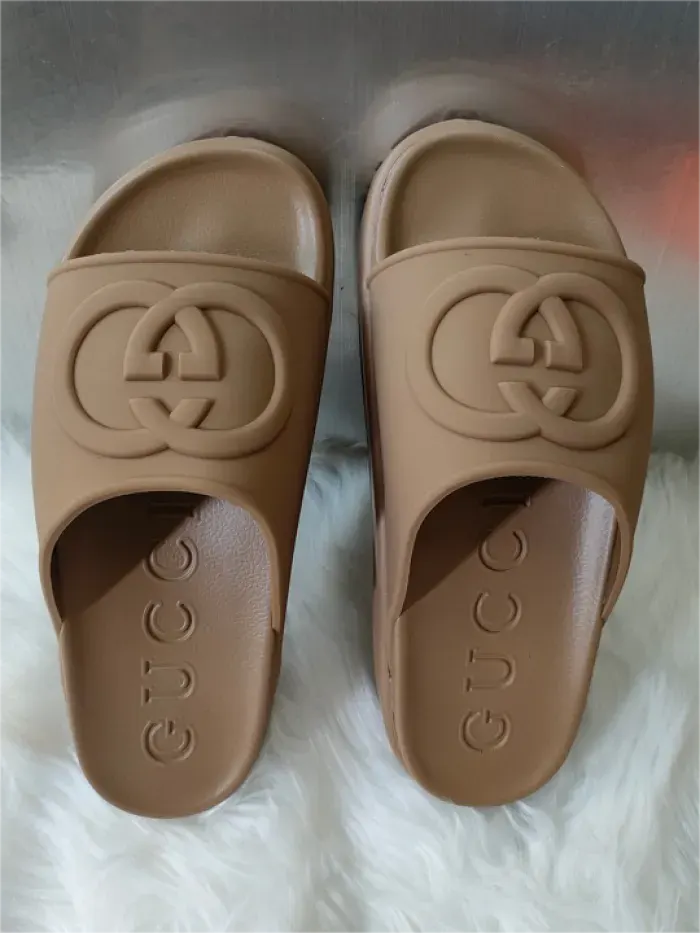 Gui Sandal, alternate view